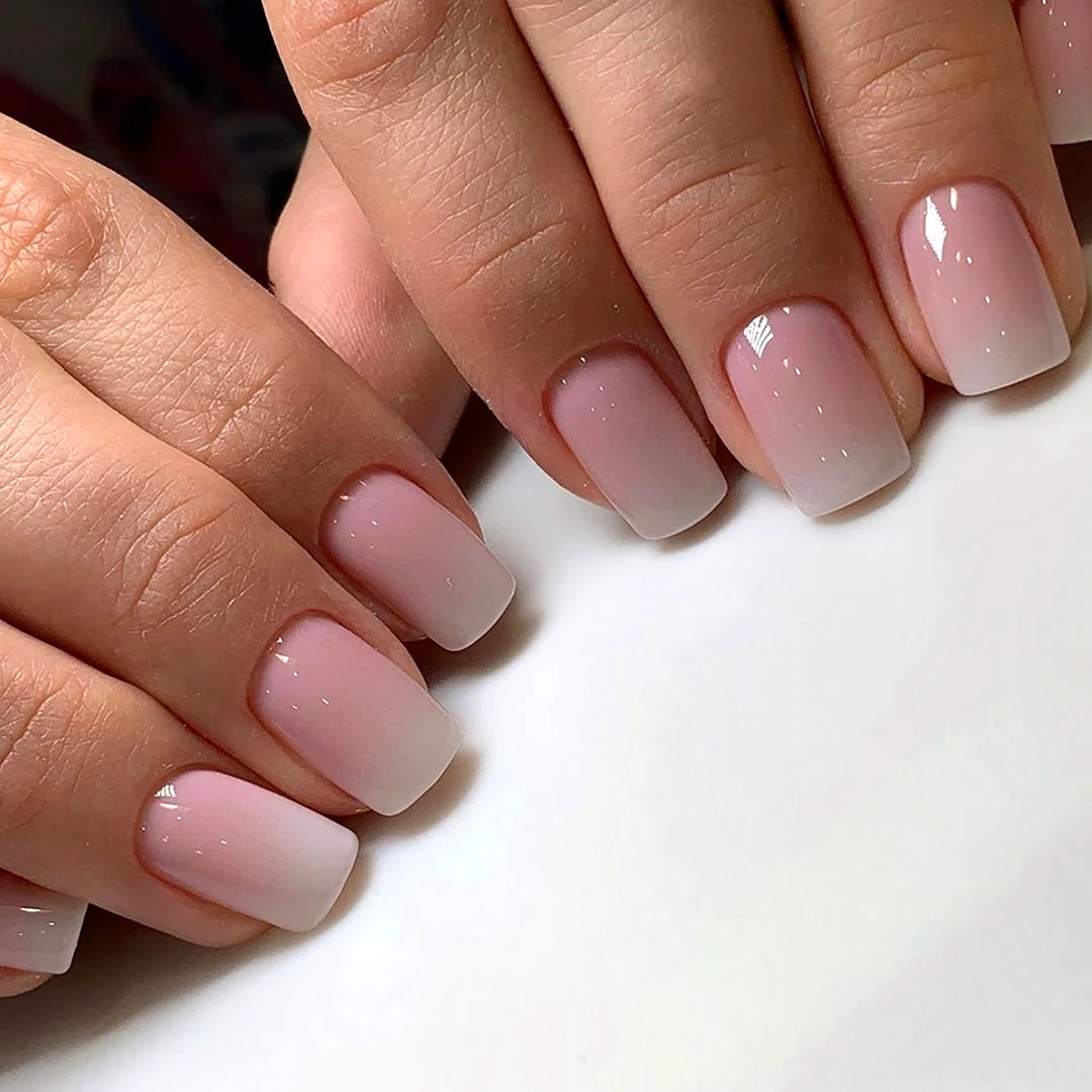 Маникюр градиент нюдовый