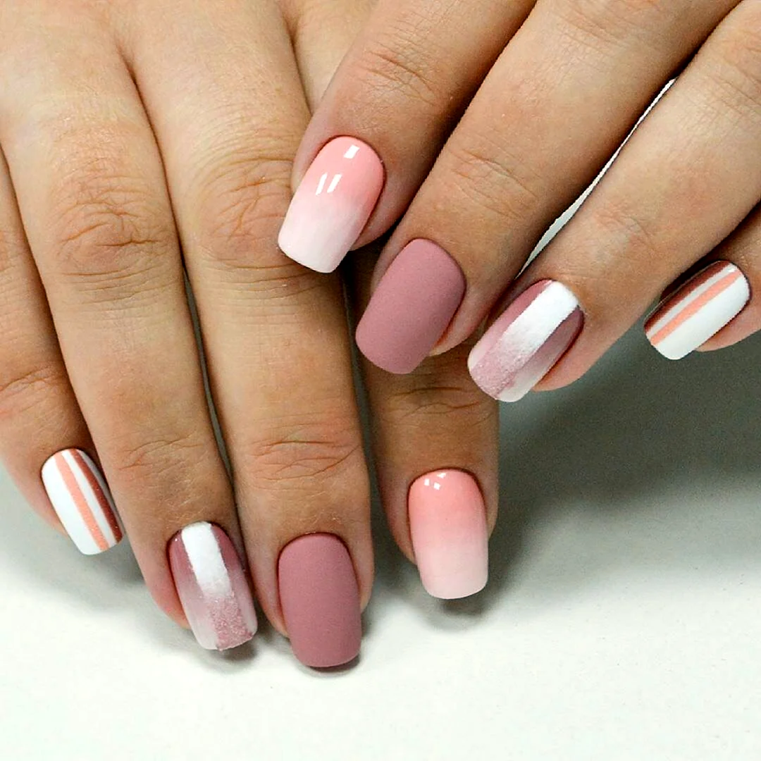 Маникюр градиент нюдовый с розовым