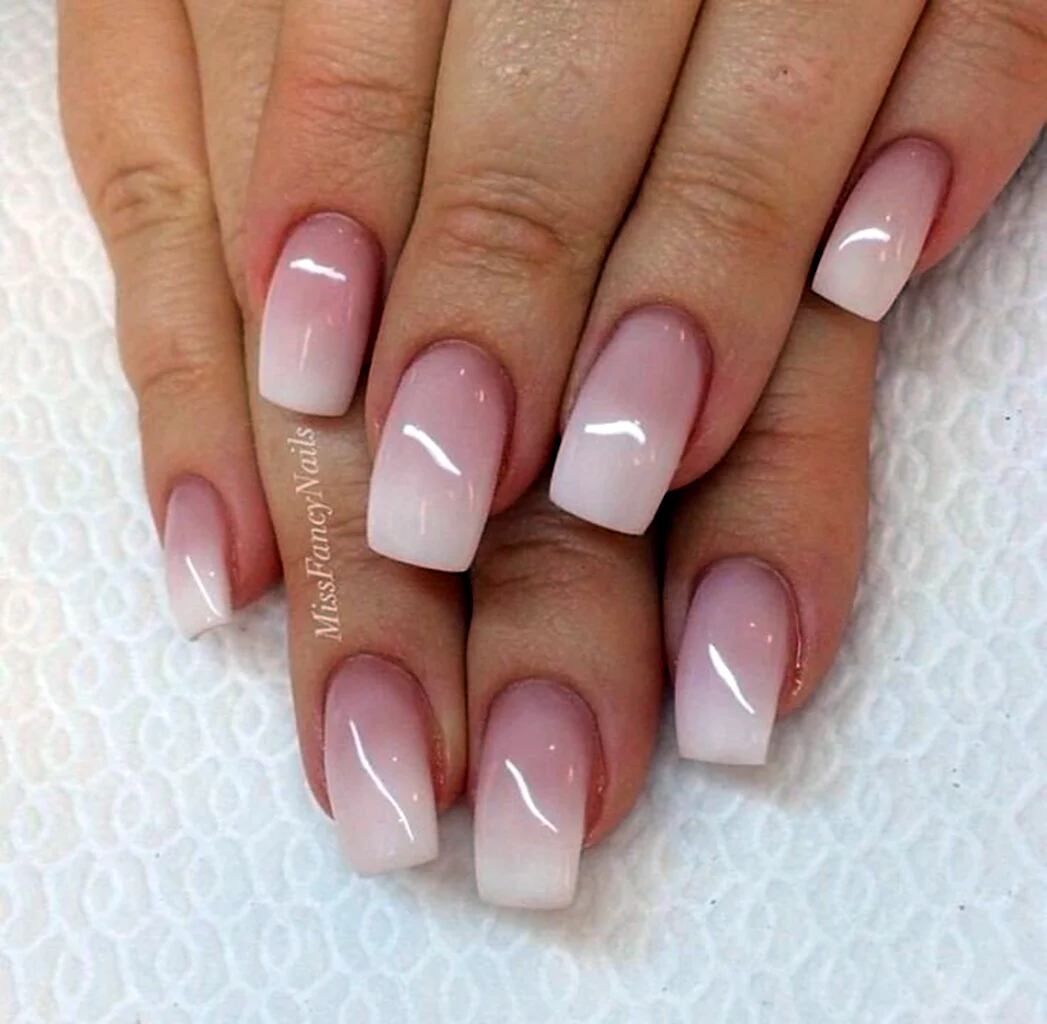 Френч градиент омбре маникюр