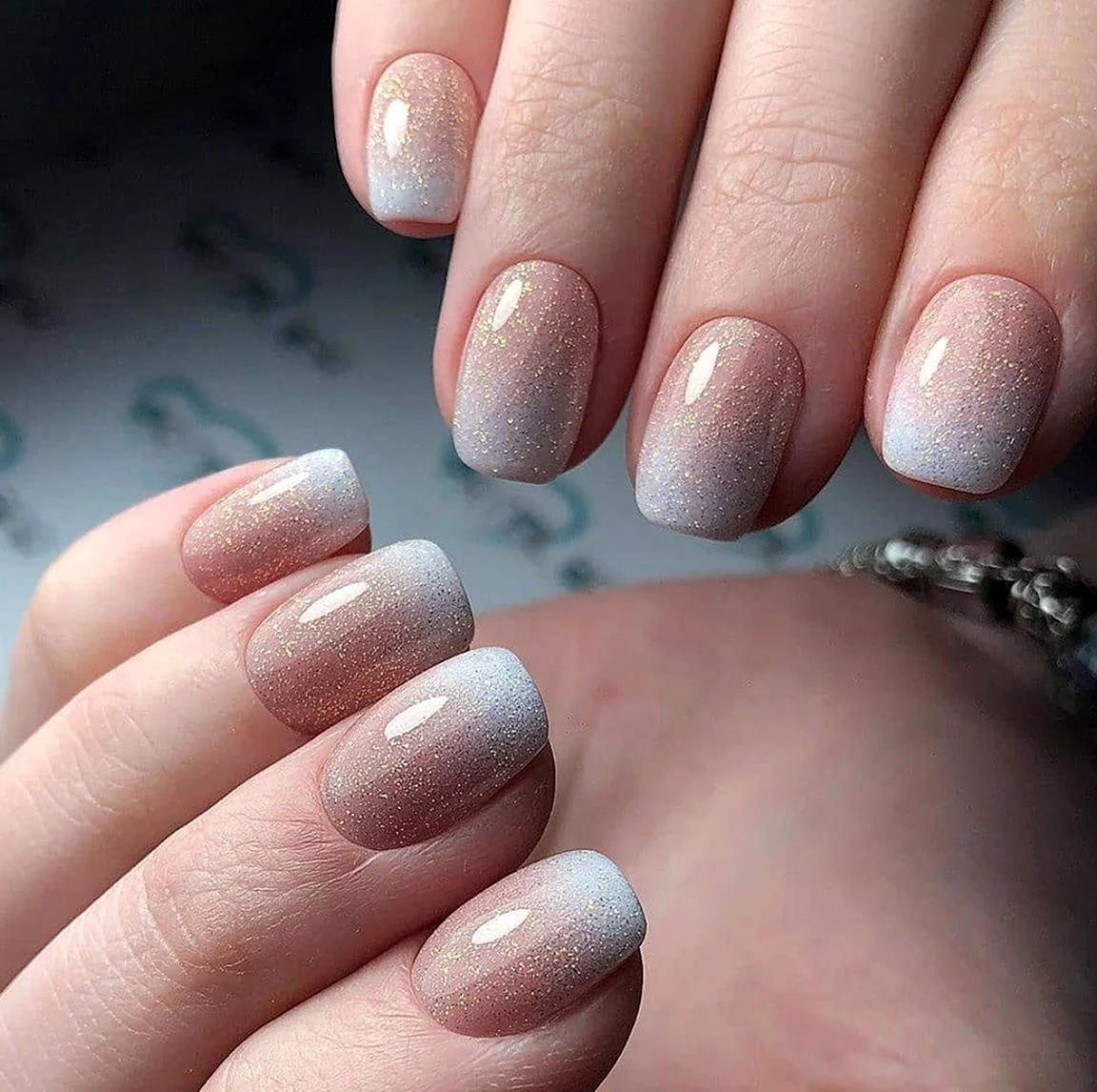 Маникюр градиент нюдовый