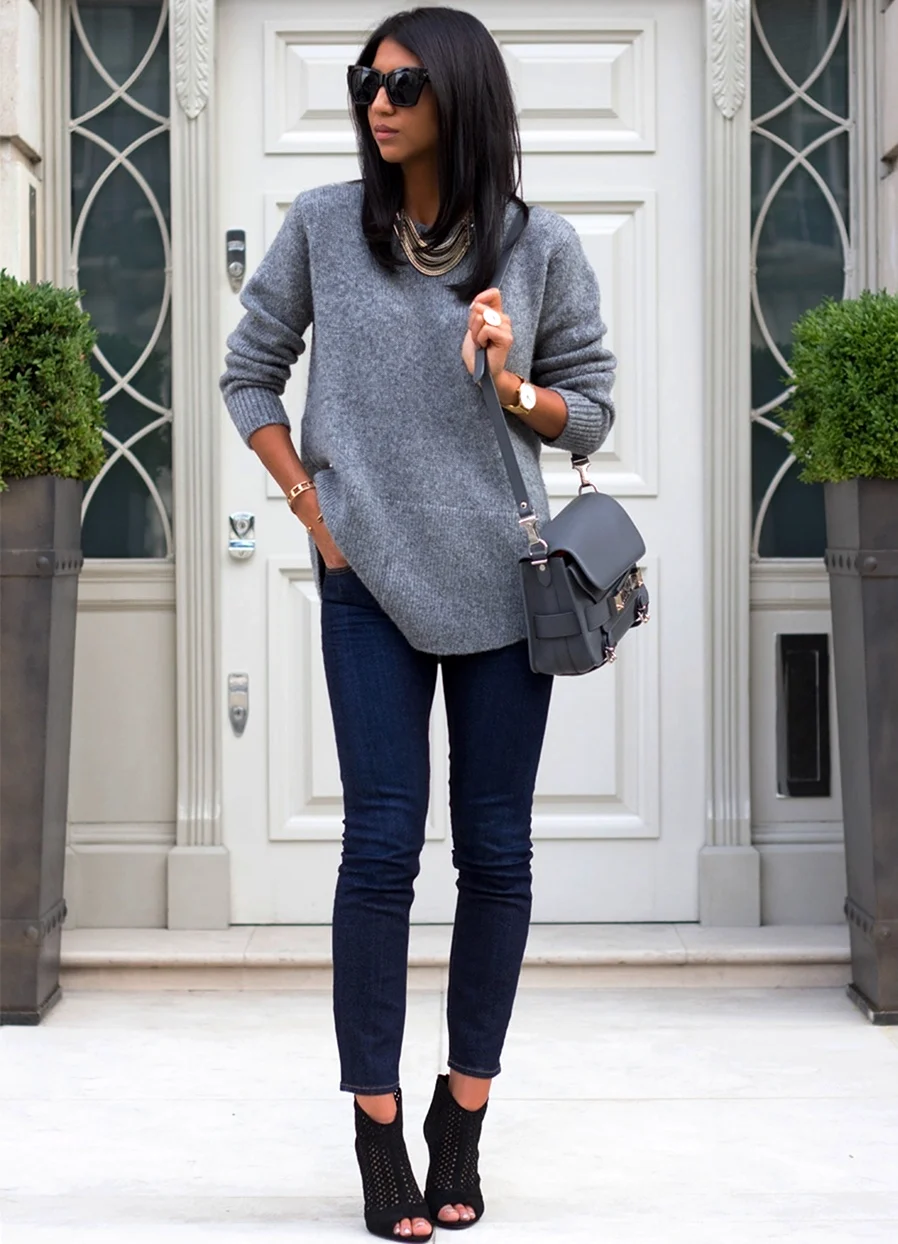 Свитер и джинсы