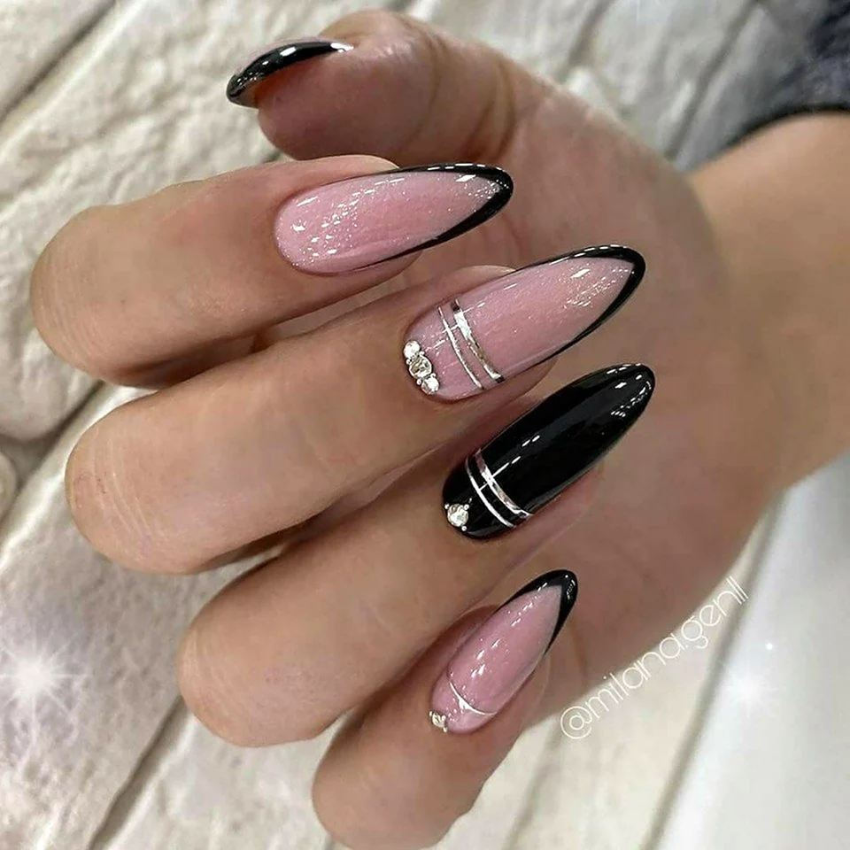 Френч маникюр 2022 черный