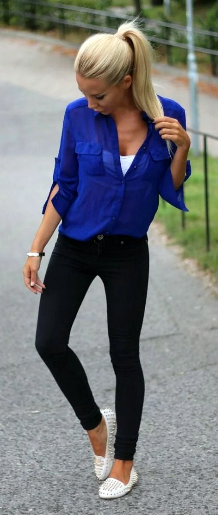 Синие джинсы и кофта