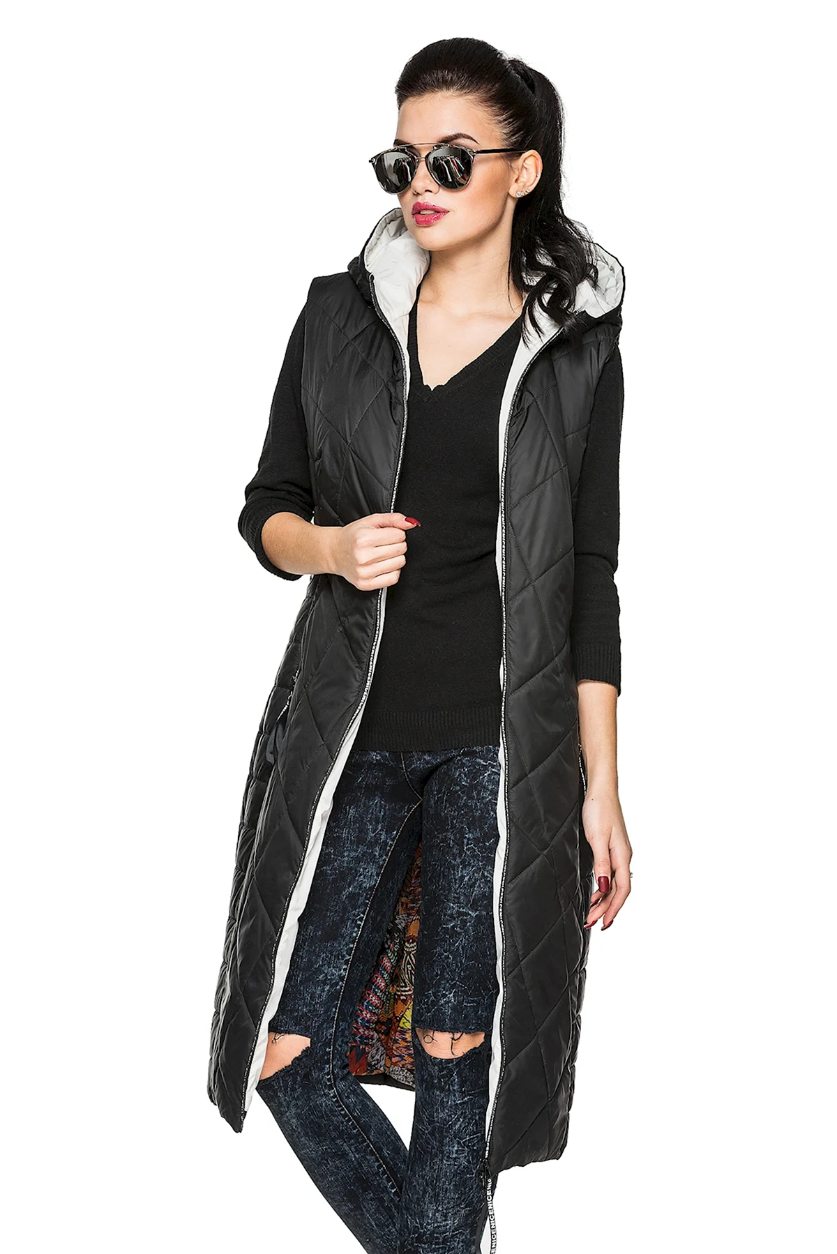 Жилет женский удлиненный с капюшоном