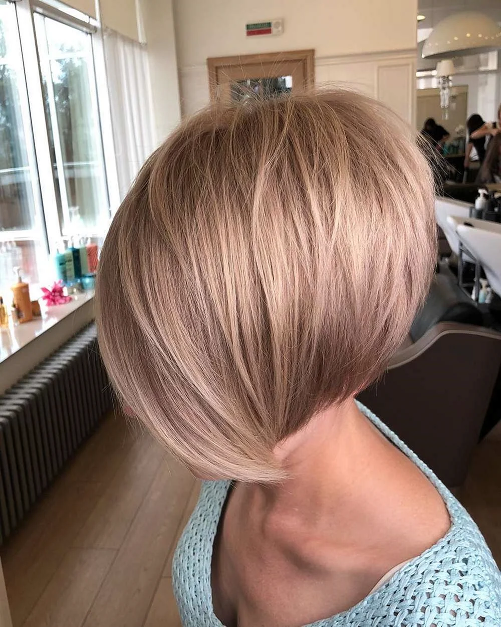 Ассиметричное Боб каре сзади