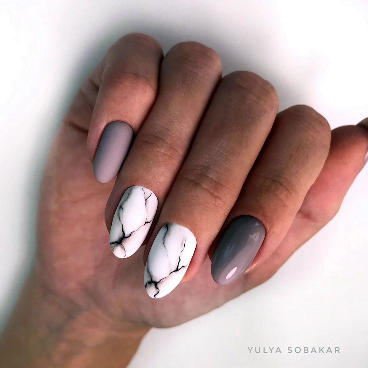Маникюр мрамор