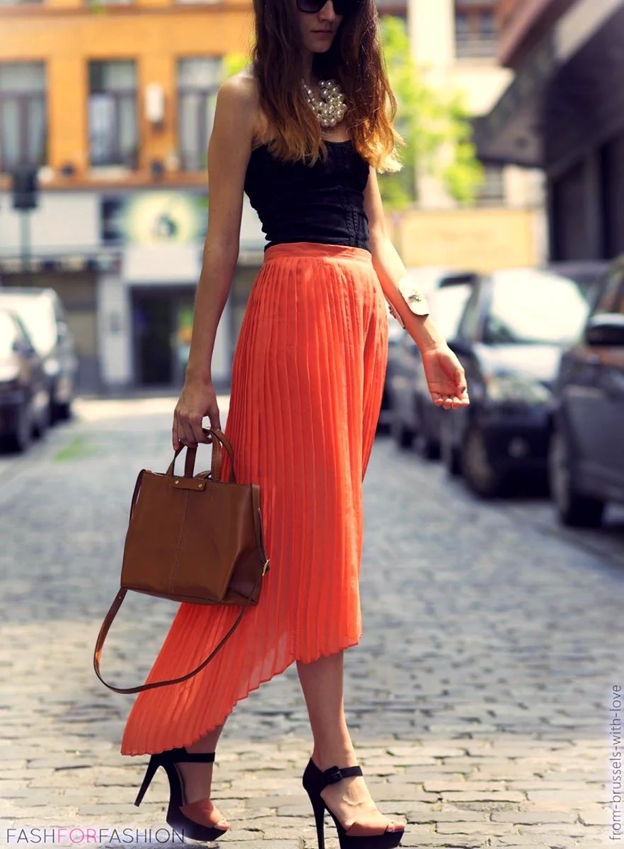 Образ с оранжевой юбкой