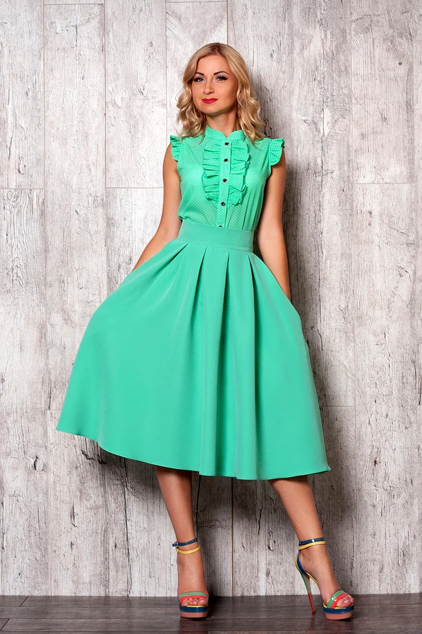 Платье с пышной юбкой