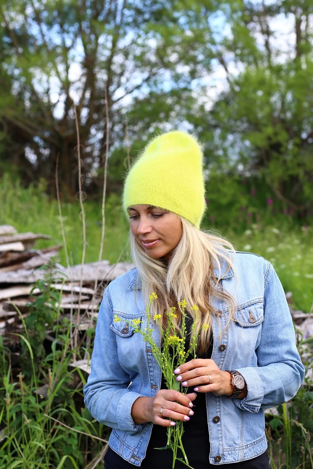 Желтая шапка ангора