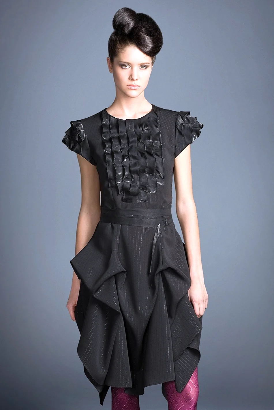 Платье с жабо