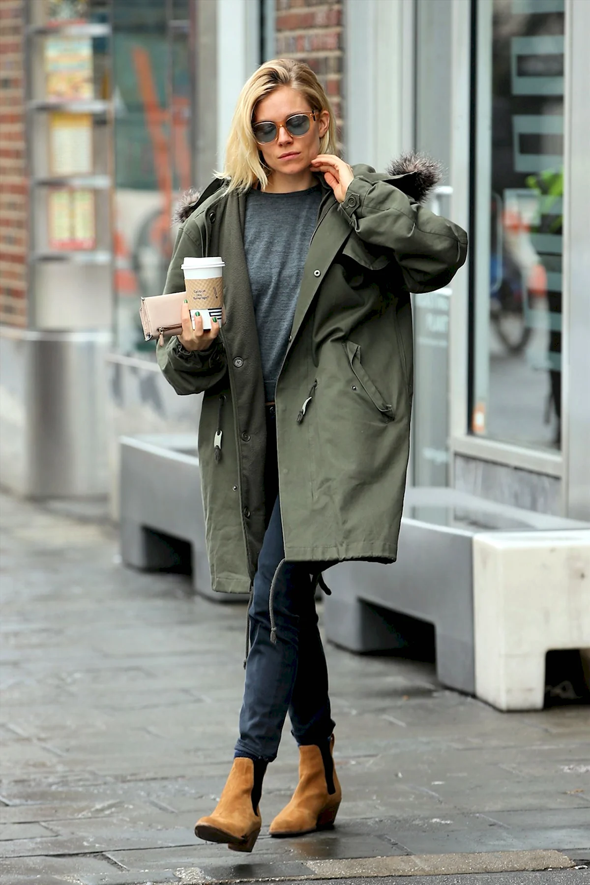 Сиенна Миллер уличный стиль 2020