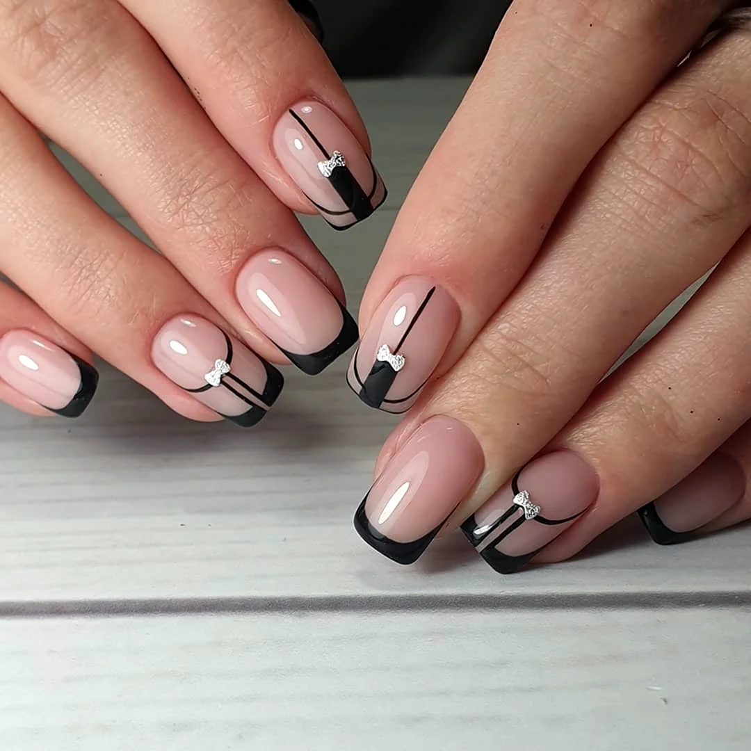 Чёрный френч на ногтях
