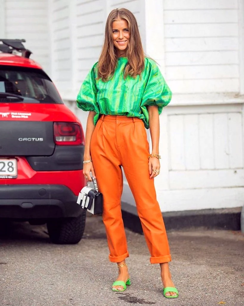 Образ в оранжевом цвете стильный