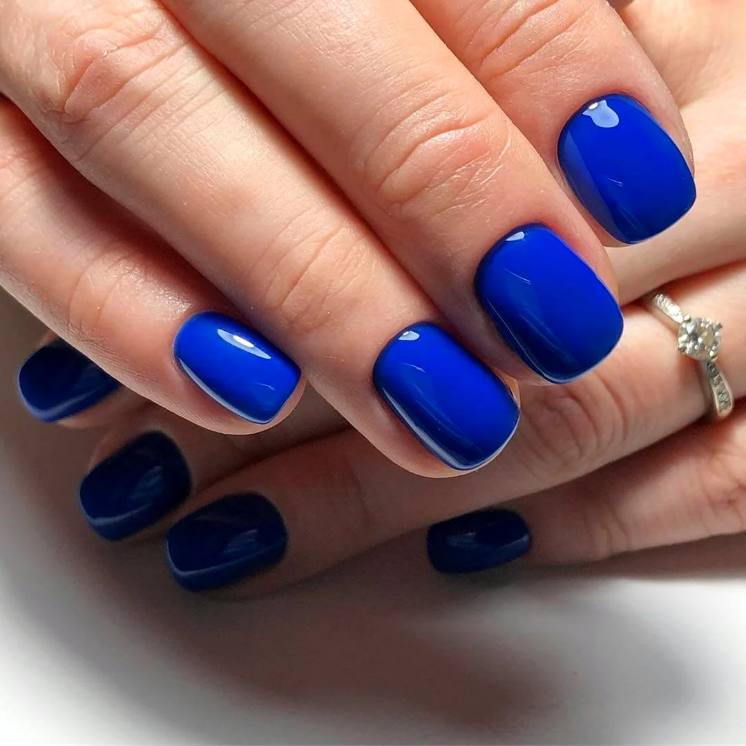 Маникюр синий ультрамарин