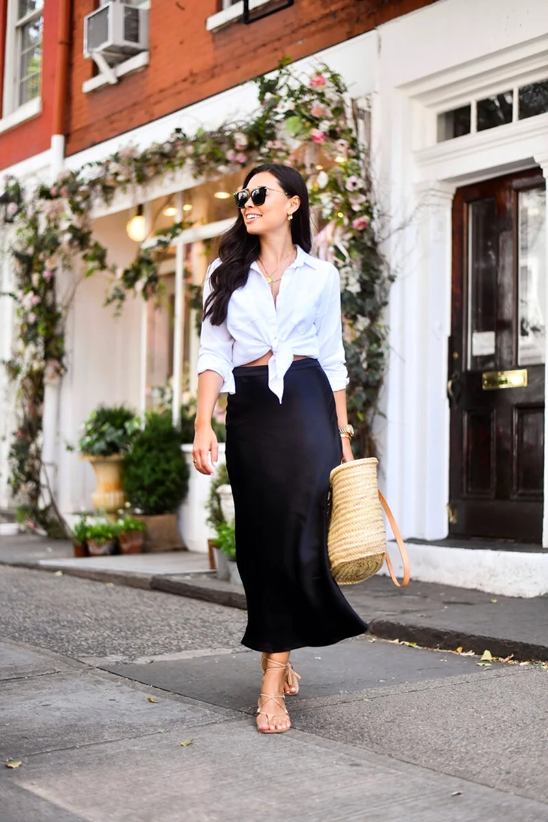 Образы с черной атласной юбкой