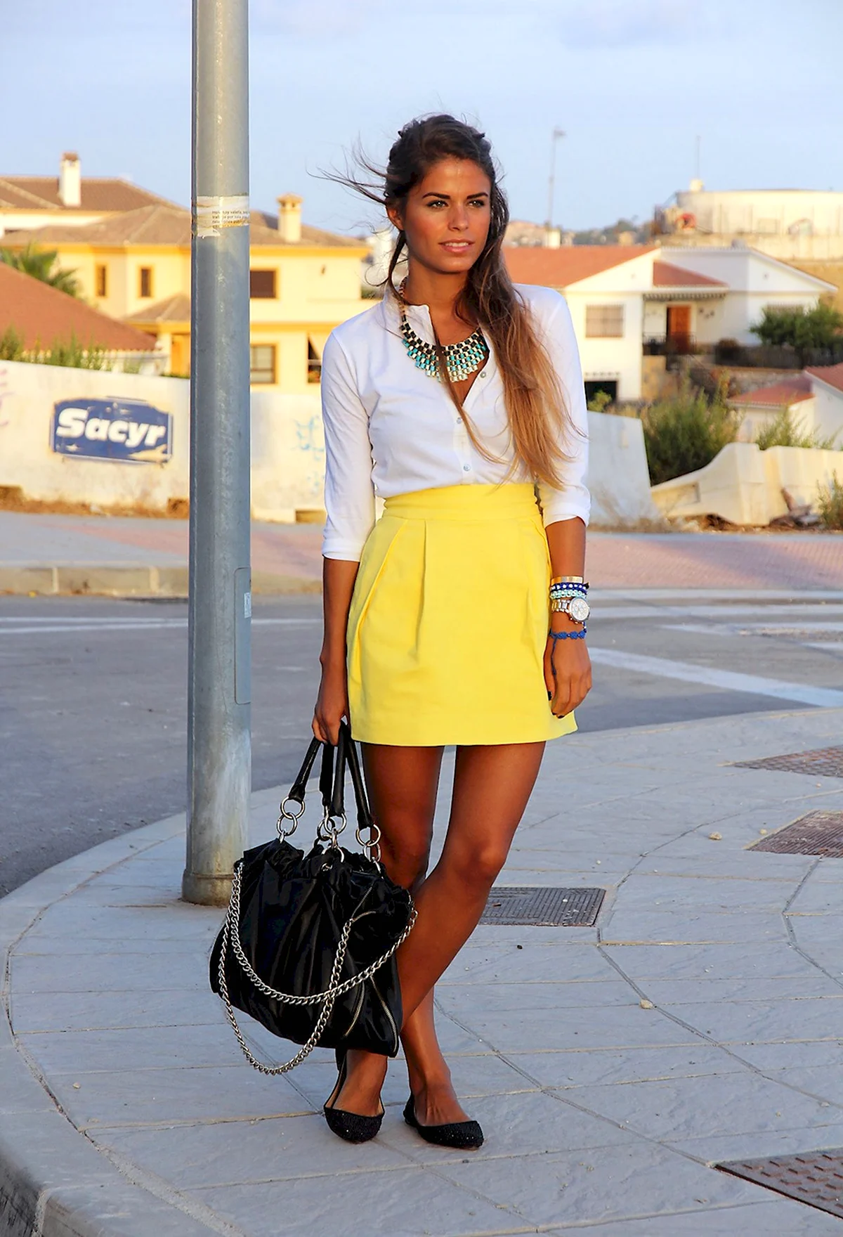Образ с желтой юбкой
