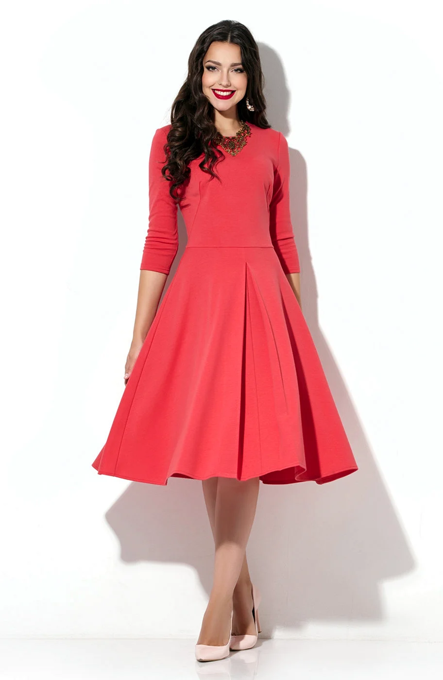 Платье с расклешенной юбкой