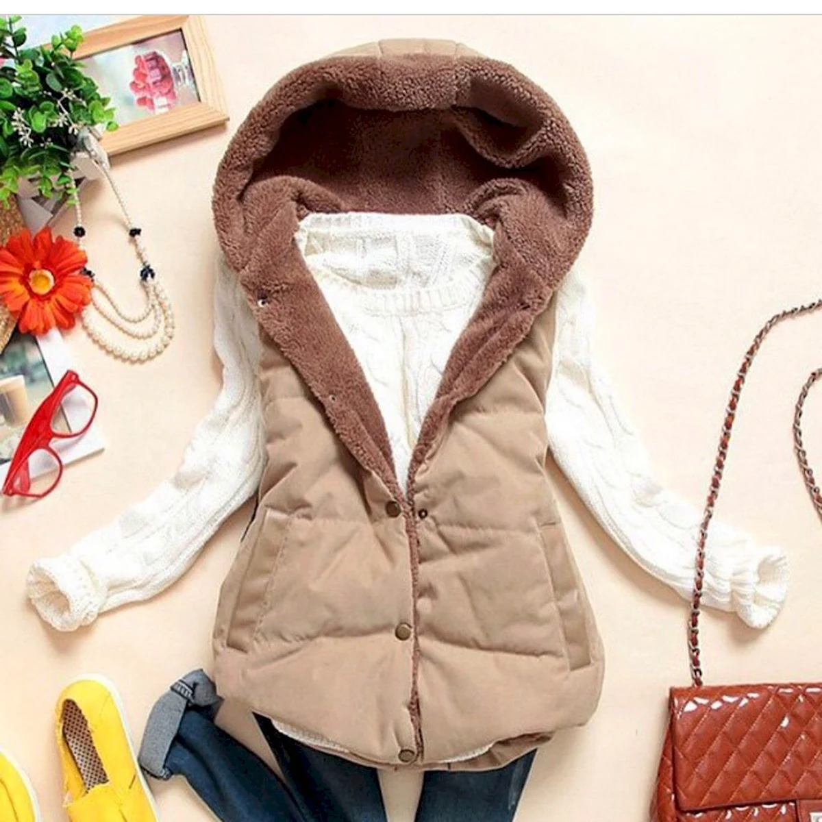 Стильная теплая жилетка