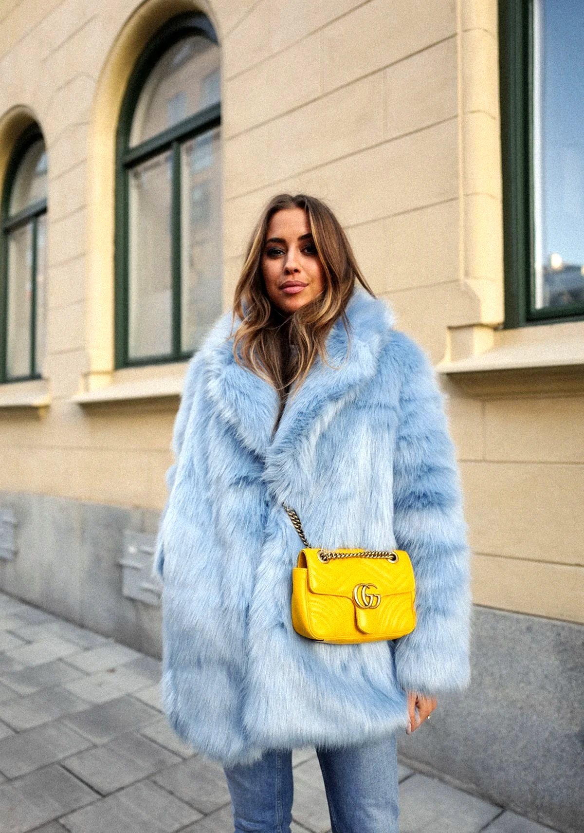 Шубка голубая Zara