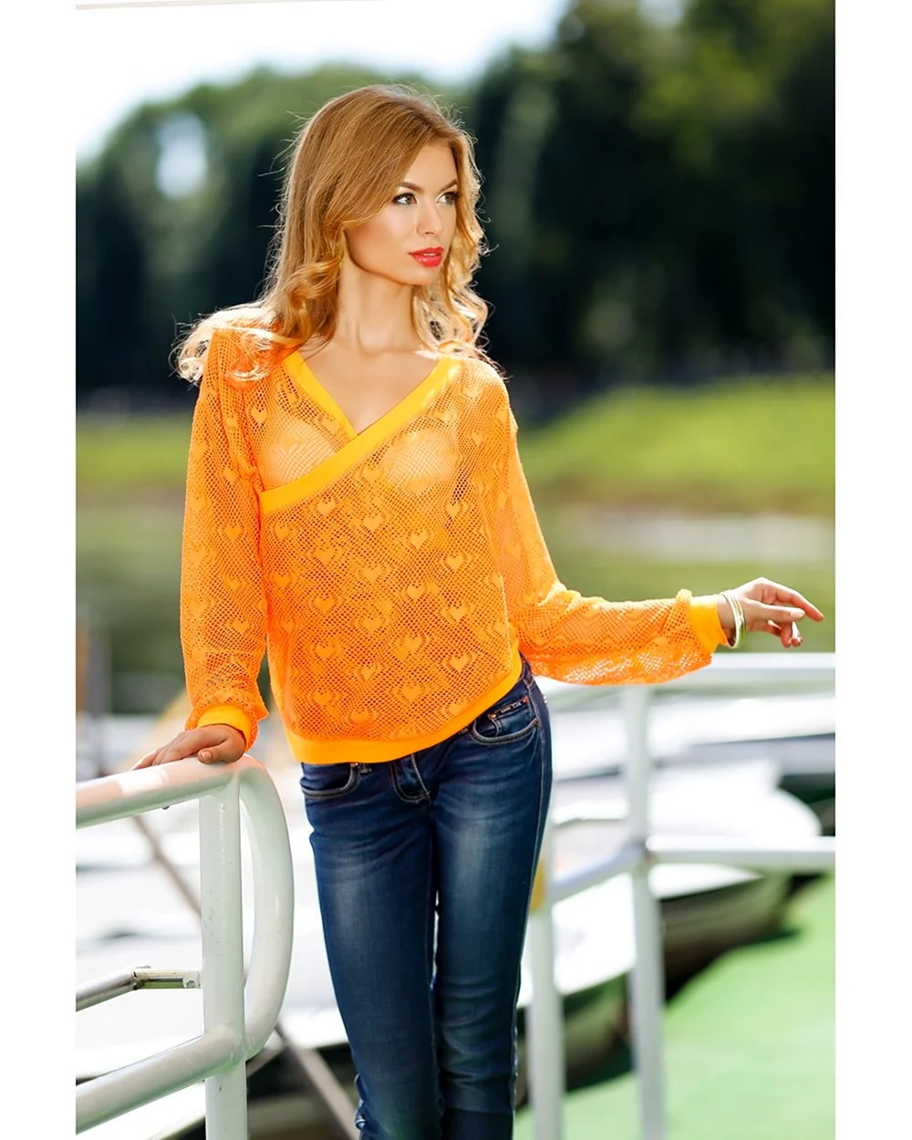 Оранжевая кофта