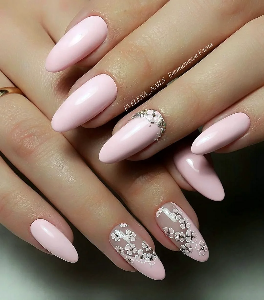 Нюдовый маникюр 2022 миндаль