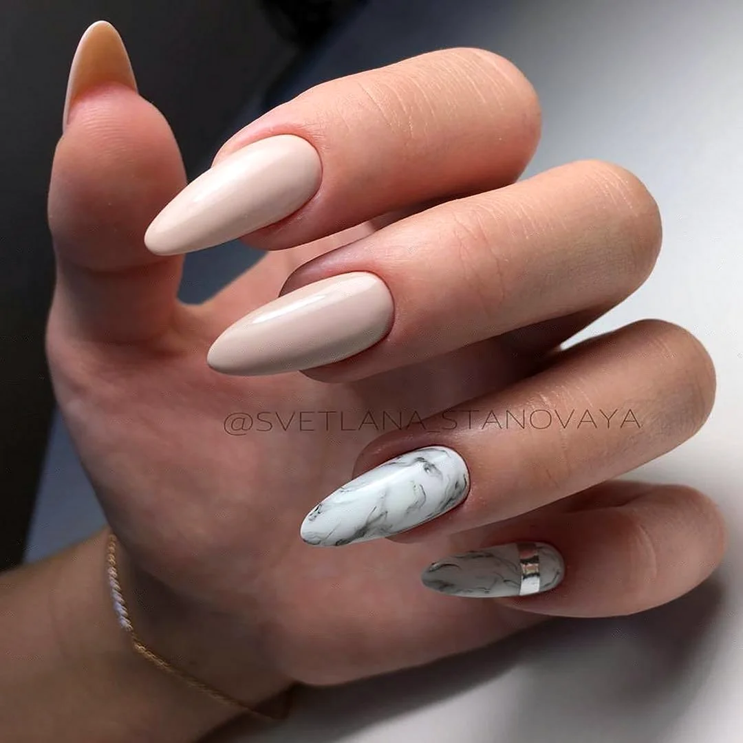 Мраморный маникюр миндаль нюдовый