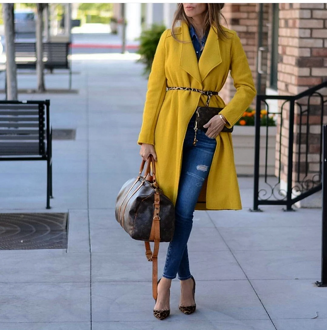 Лук с горчичным пальто