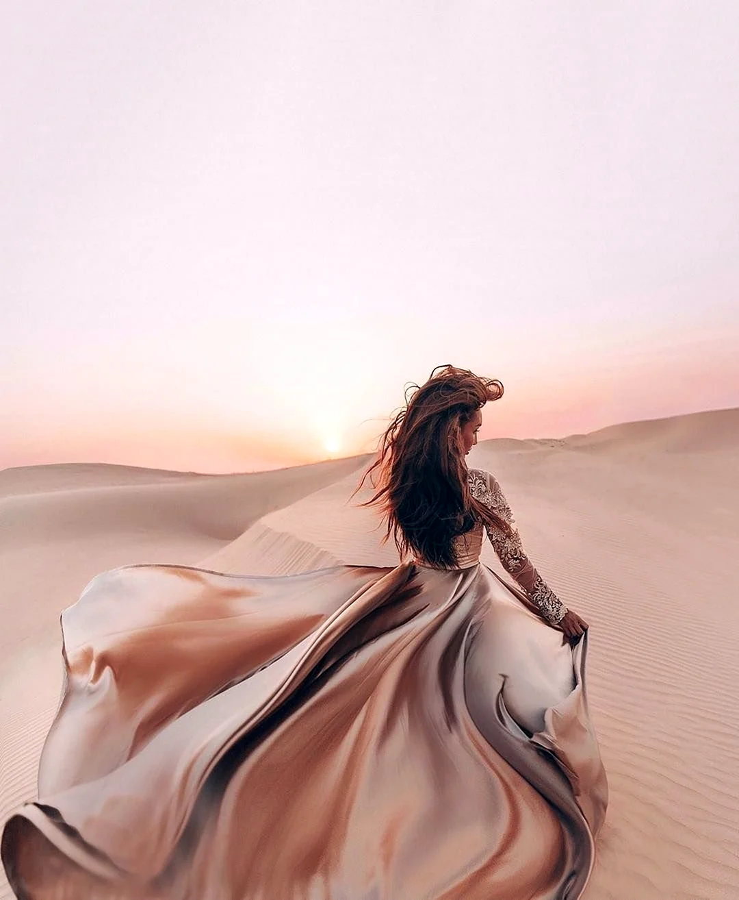 Девушка в пустыне