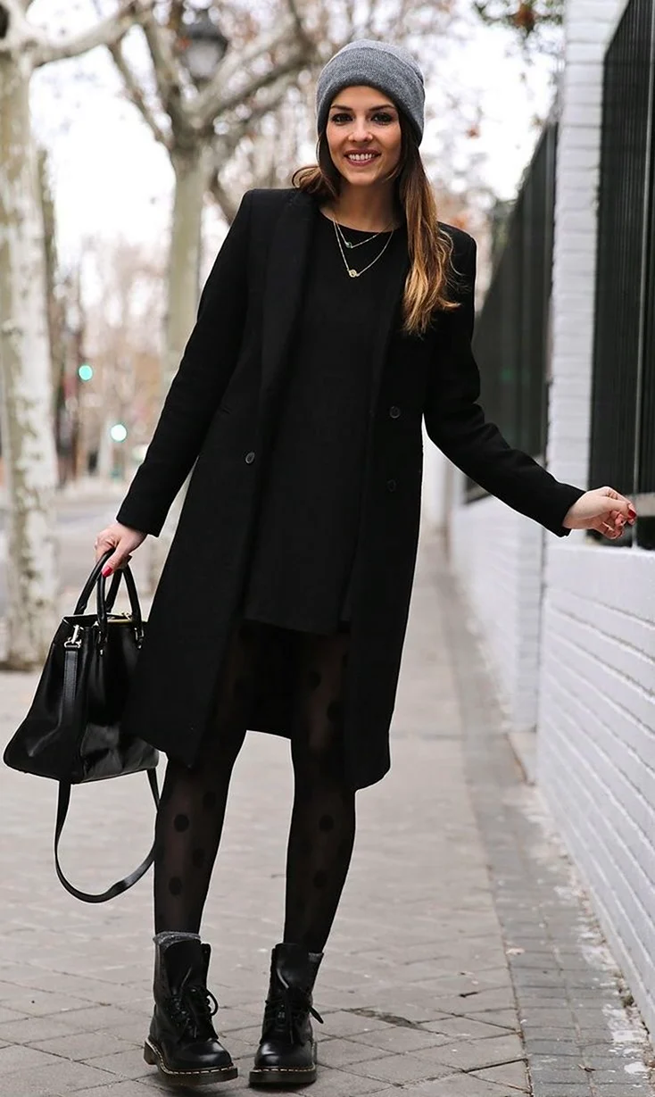 Челси Мартинс с пальто