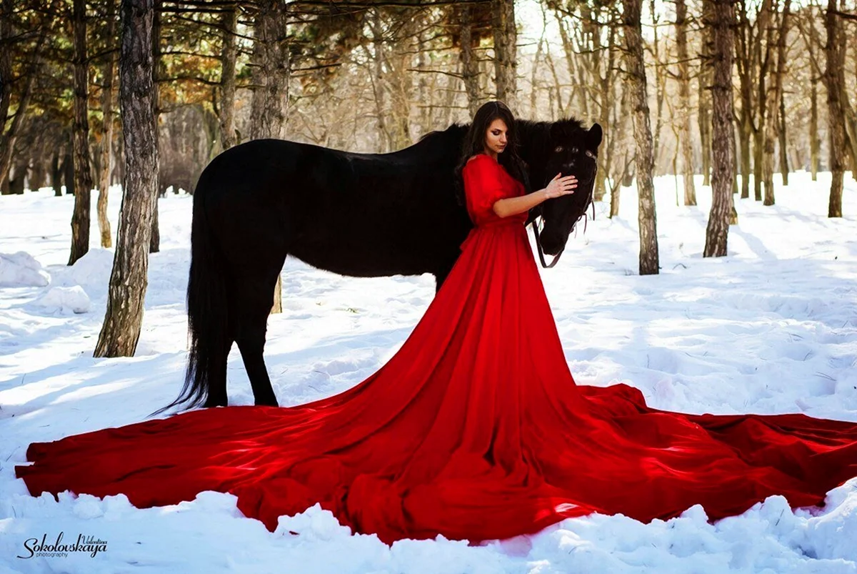 Фотосессия с лошадью в длинном платье