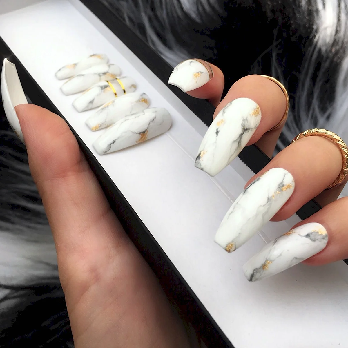 Маникюр мрамор с поталью