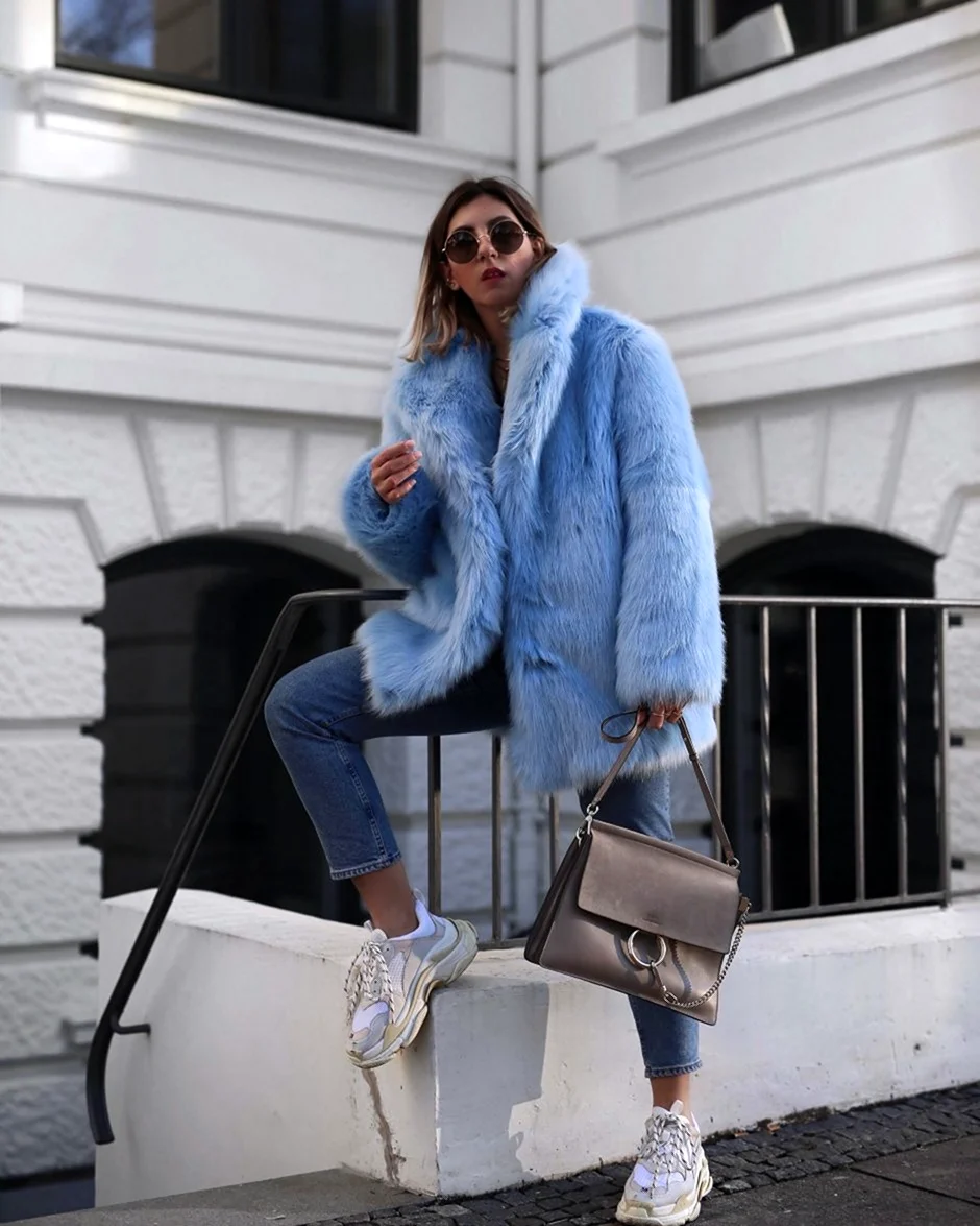 HM голубая шуба