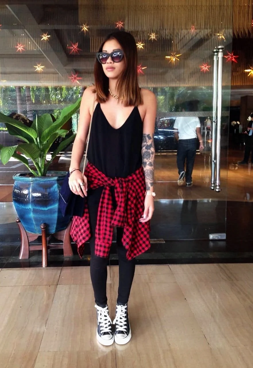 Кофта завязанная на талии