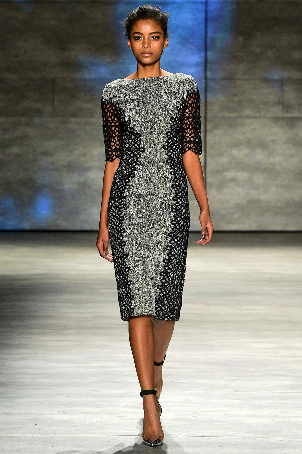 Стильное платье на подиуме