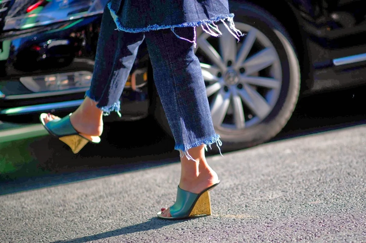 Стрит стаил мюли на каблуке