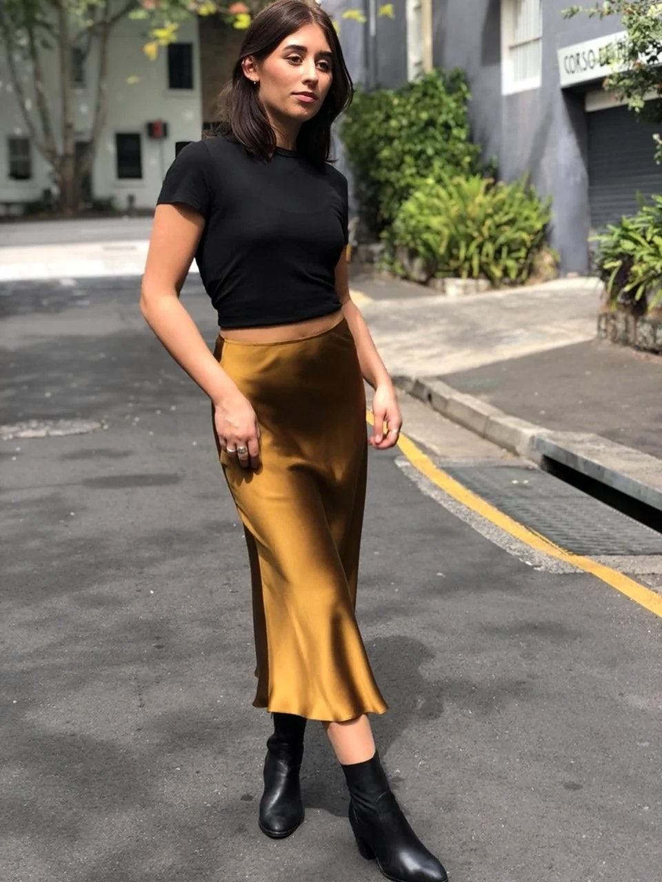 Черная шелковая юбка