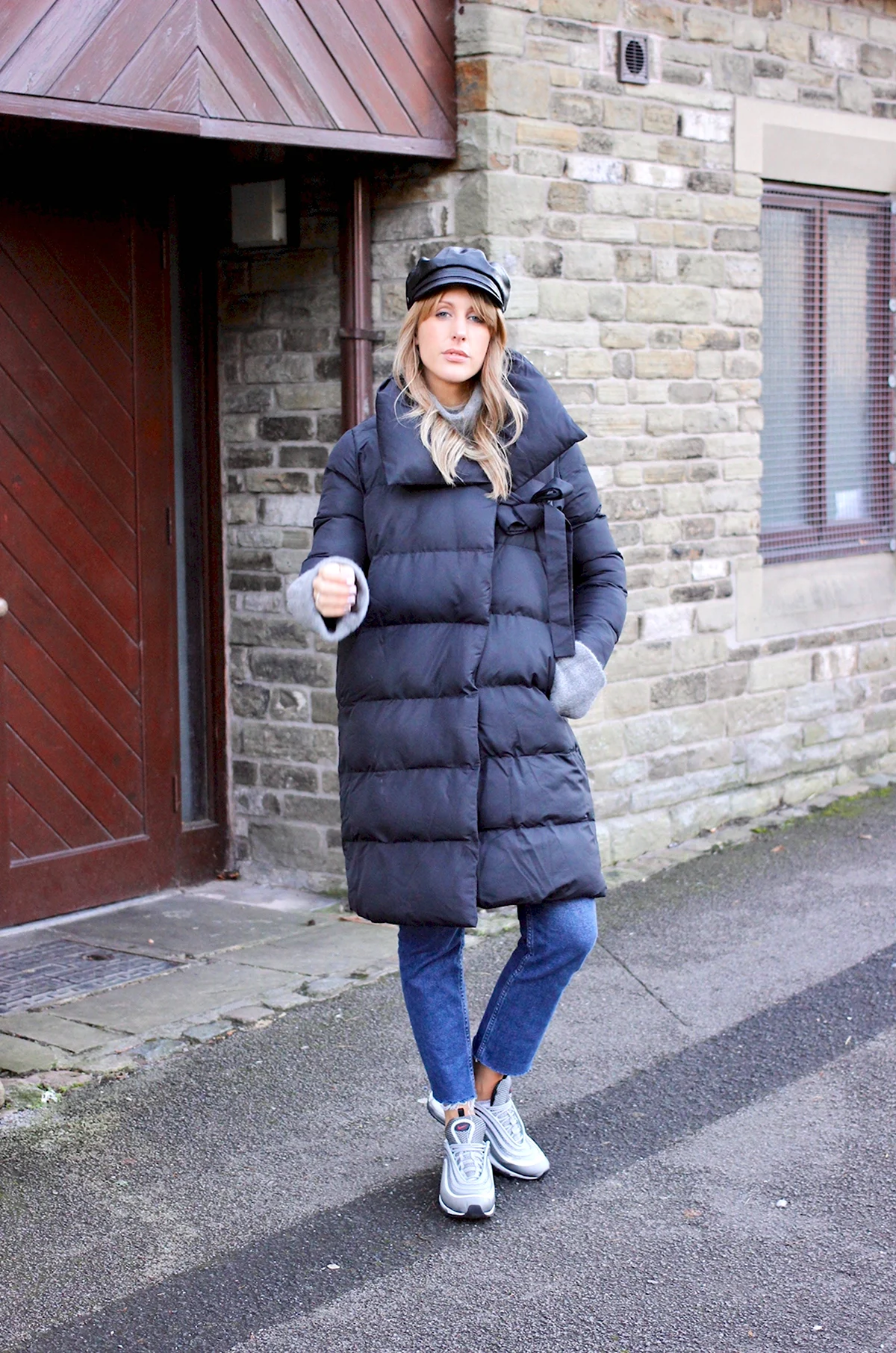 Пуховик с ботинками