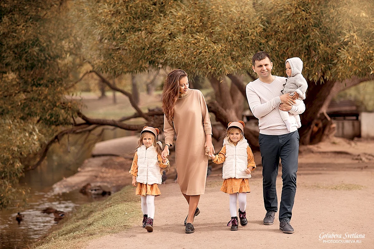 Фотосессия в бежевых тонах семейная