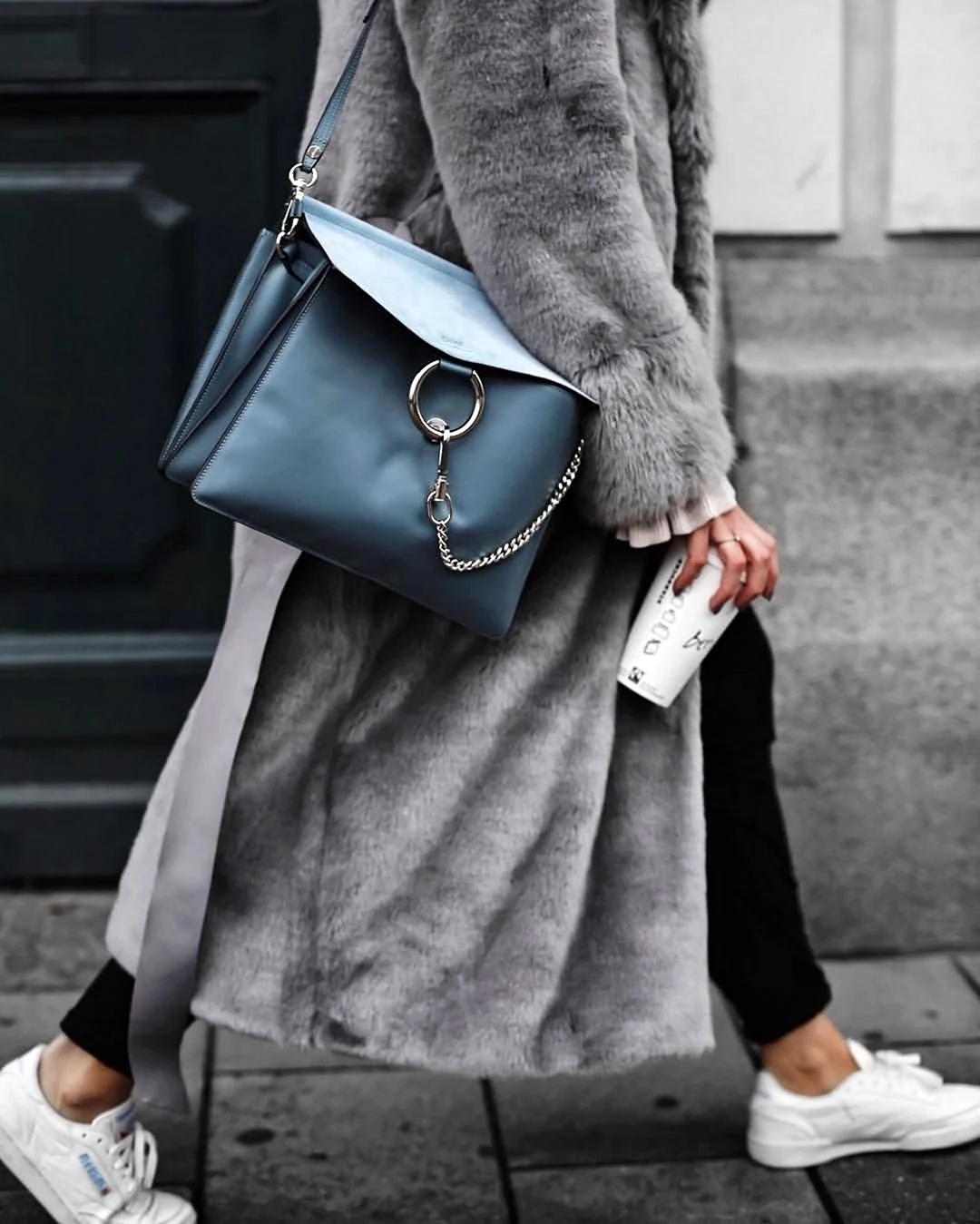 Шуба стильная серая