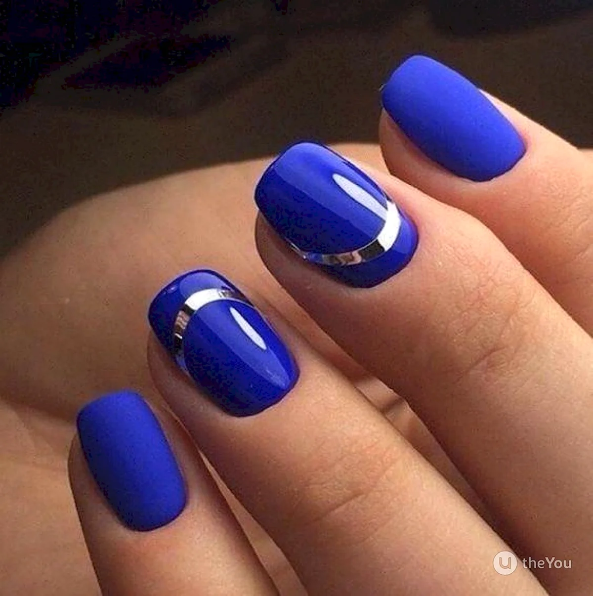 Синий маникюр на короткие
