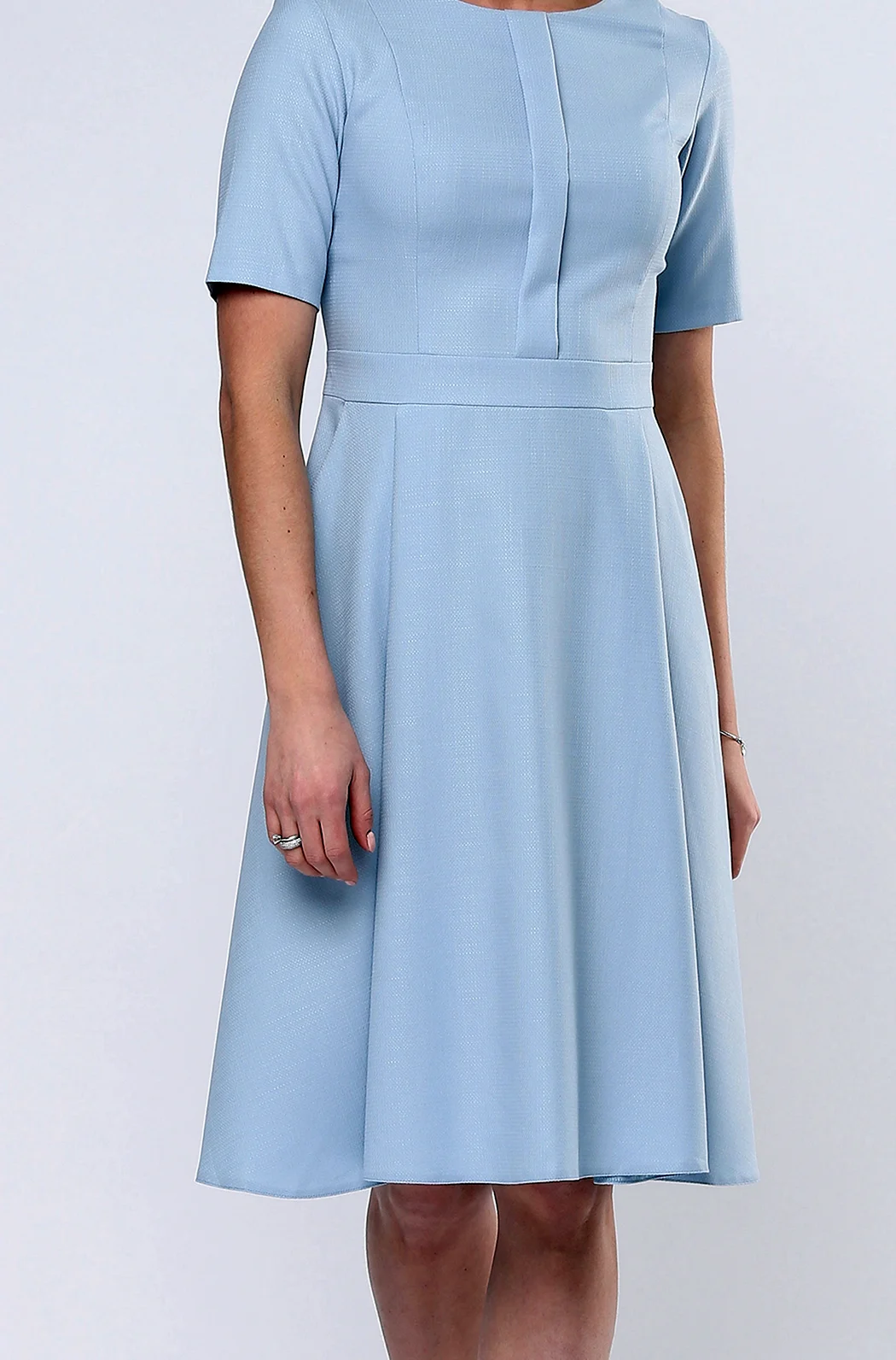 Платье отрезное по талии