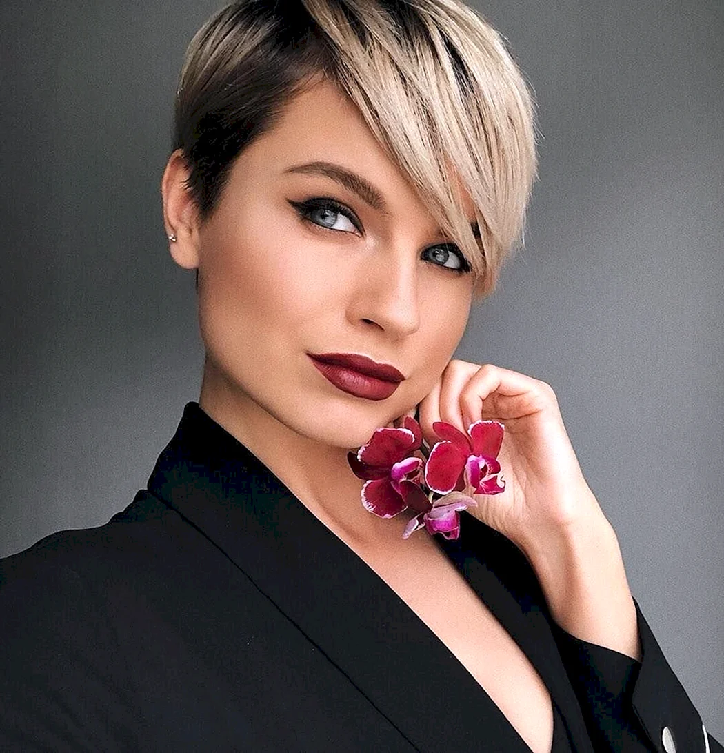 Стрижка Пикси Деметриус