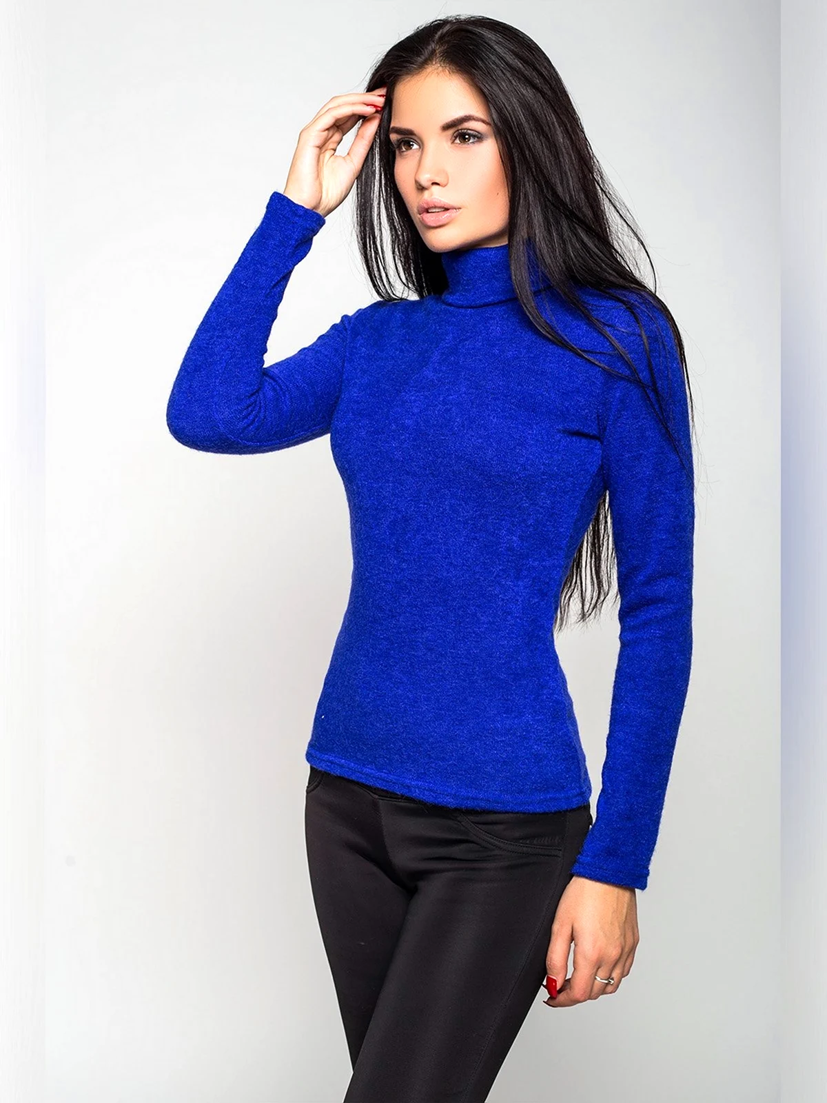 Синяя водолазка