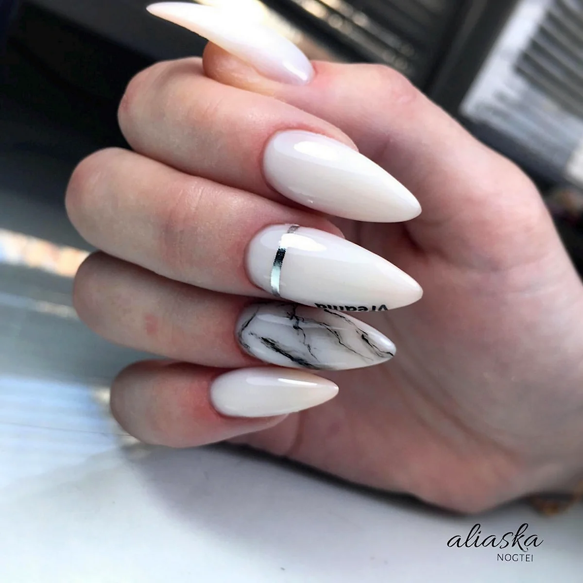 Маникюр мрамор на молочной базе