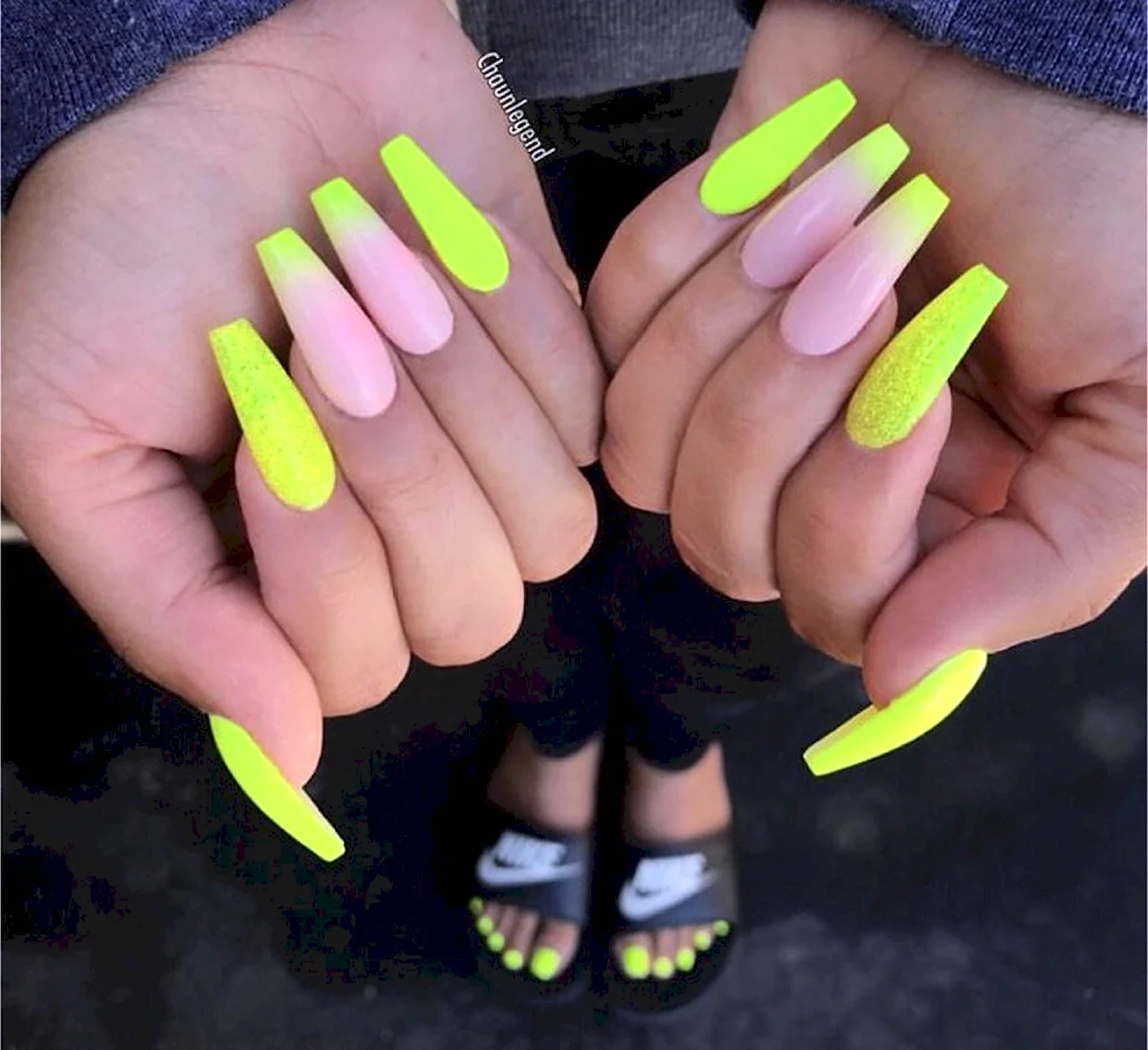 Ногти кислотного цвета