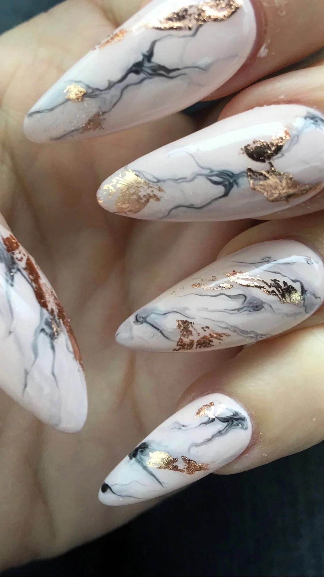 Мраморный маникюр