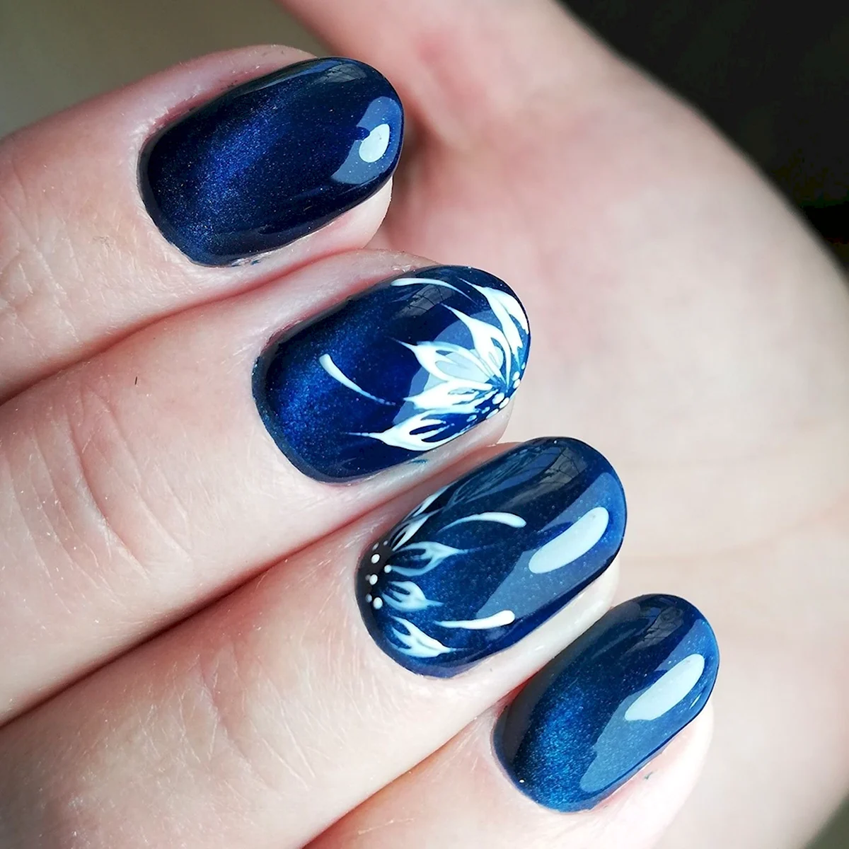 Голубой кошачий глаз маникюр