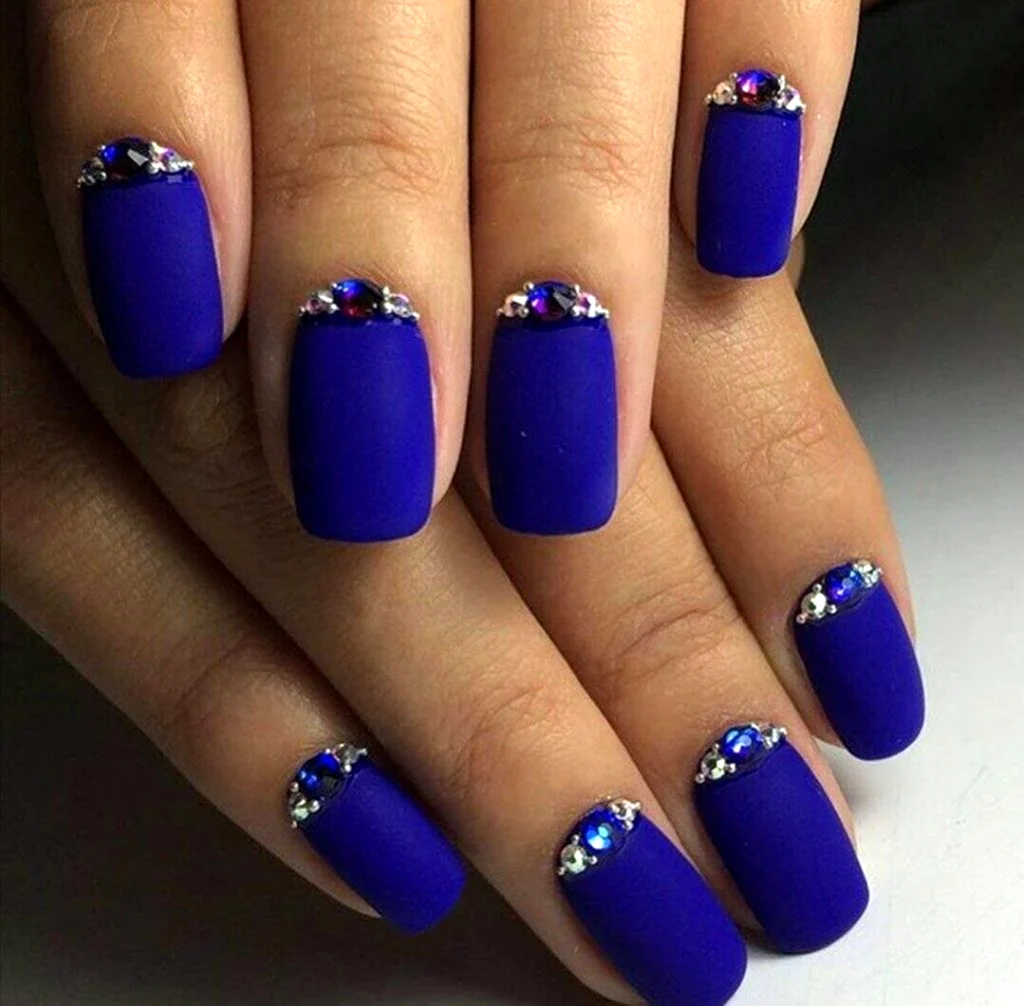 Синий маникюр
