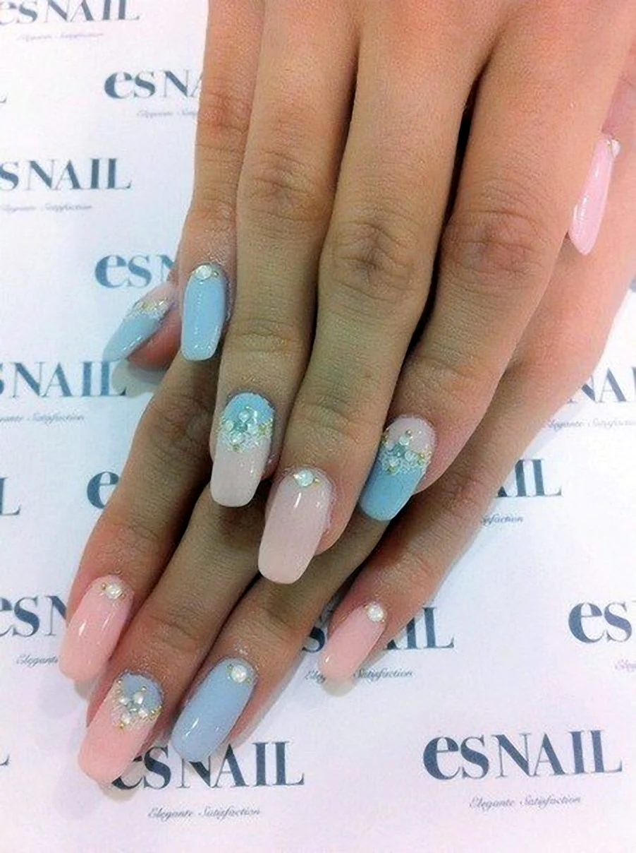Свадебный маникюр розово голубой