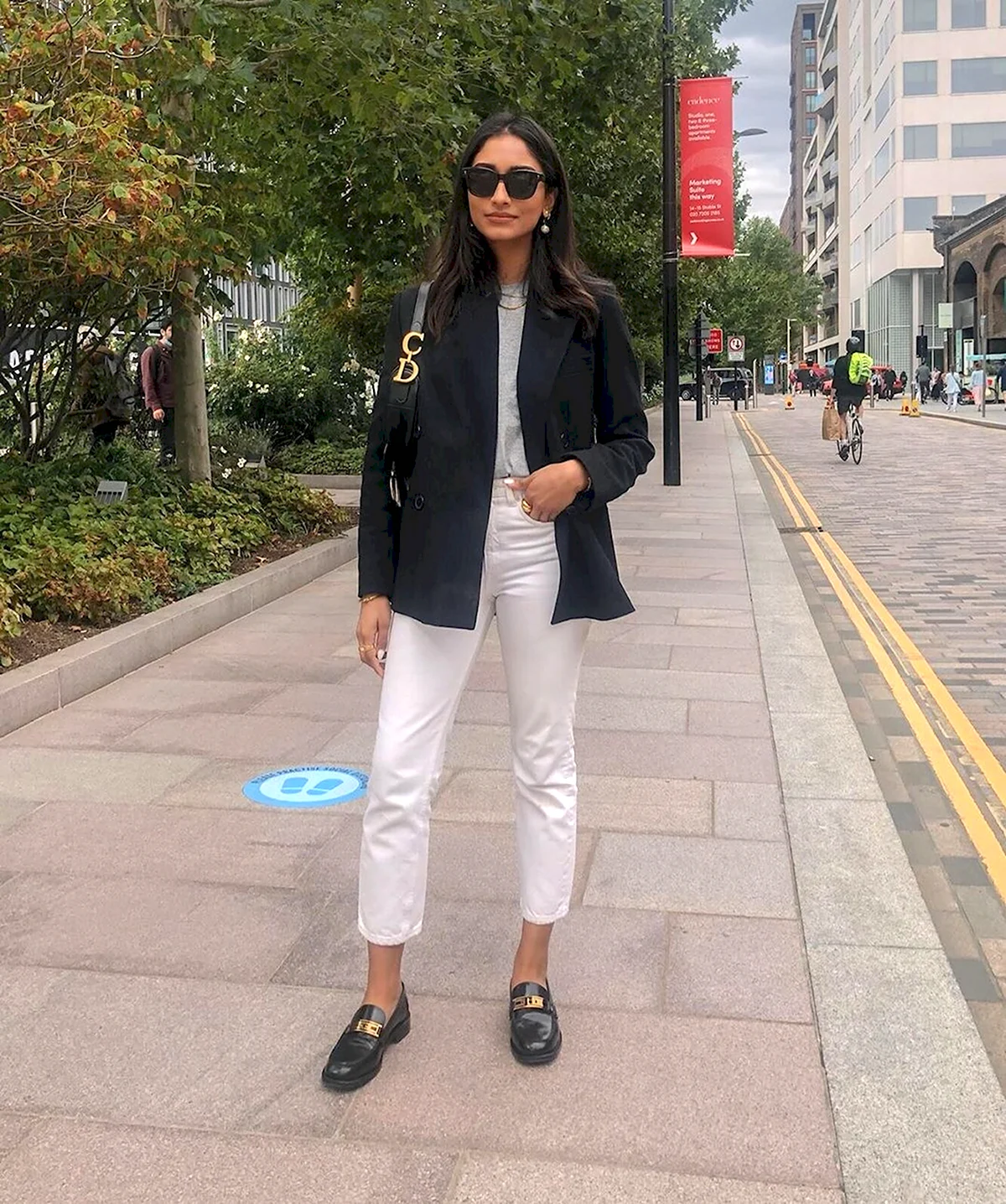 Тренч с лоферами 2022